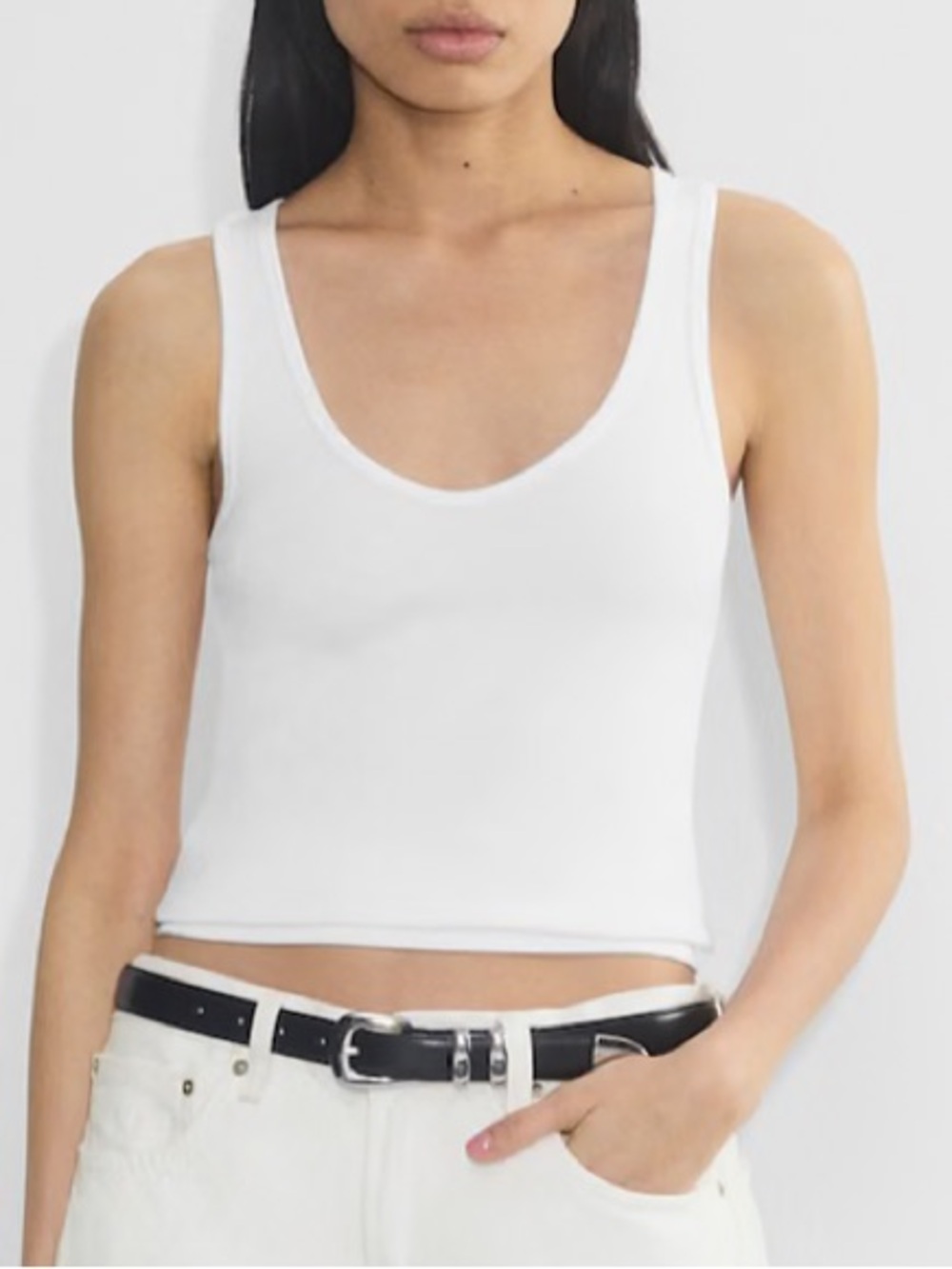 Aritzia HomeStretch™ Rib V-Neck Tank
Comfy stretch-rib tank top in S white